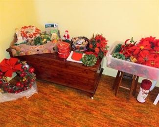 A bit of vintage Christmas, nice trunk!