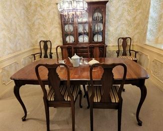 Thomasville table w 1 leaf. There are 4 chairs and 2 arm chairs. There is als9 a beautiful display cabinet.