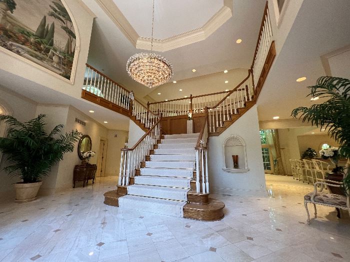 DAVIS PLACE ESTATE SALES in Creve Coeur, MO starts on 7/2/2022