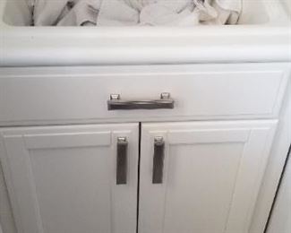 Laundry room sink & cabinetry
