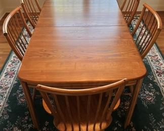 Dining Table w/2 Leaves & 6 Chairs