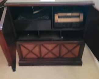 Retro radio cabinet