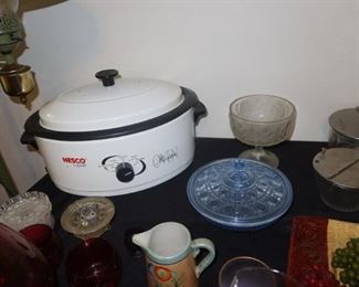 Crock Pot - Kitchen Items