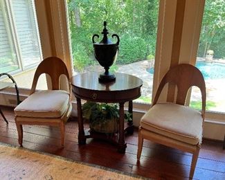 Pair of Regency spoon back chairs

