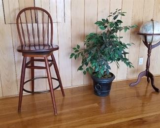 2 ETHAN Allen cherry wood bar stools
Set $60