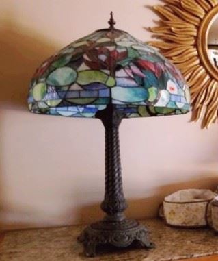 Stunning 24" diameter tiffany style lamp 24" tall
$200 Saturday 