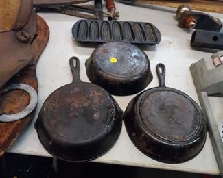 CAST IRON SKILLETS AND CORNBREAD PAN