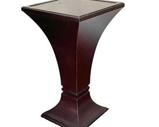 Lot 005
Contemporary Wood Pedestal Side Table