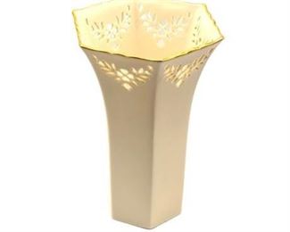 Lot 021m
Lenox China Shelburne Presentation Vase