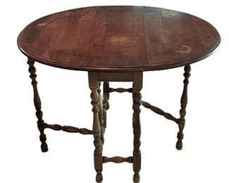 Lot 079m
Vintage Gateleg Oval Table