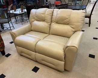 Power Reclining Loveseat - leather!
