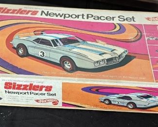 Hot Wheels Sizzlers Newport Pacer Set