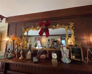 . . . this is a spectacular accent mirror -- look at all the treasures in the forefront