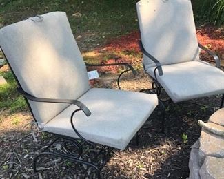 4 OUTDOOR CHAIRS