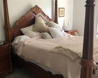 4 POSTER KING SIZE BED
