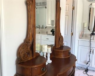 VANITY FOR KING SIZE BEDROOM SET