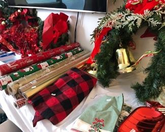 HALLMARK GIFT WRAP 2 SIDED