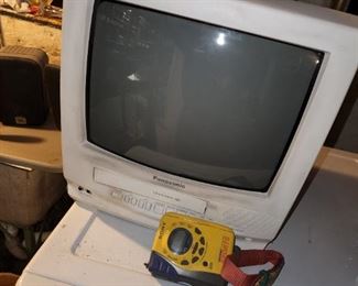 Vintage Panasonic TV w built in VHS player, w remote