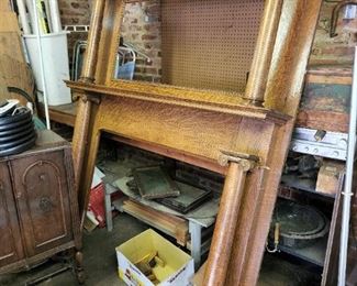 Antique mantle