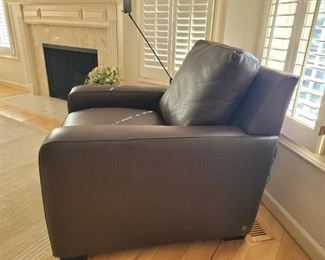 American Leather brown living room chair excellent condition
