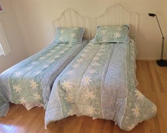 Twin beds 