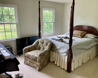 $650. Drexel Heritage Queen poster bed
