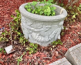 Cherubs concrete urn
10” x 15”
$30