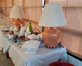 Lamps, decor, serving pieces 