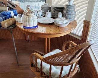 Kitchen table with 2 chairs