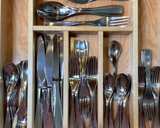 Oneida stainless set "Calm"