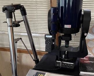 Meade 10" LX200GPS Schmidt-Cassegrain telescope with UHTC Autostar controller and tripod