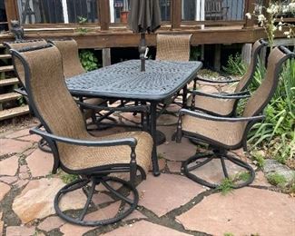Large Cast Aluminum Outdoor Patio Set with Hidden Recessed Leaf with Protective Duck Covers