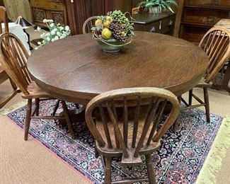 Classic Oak Table with two leaves.