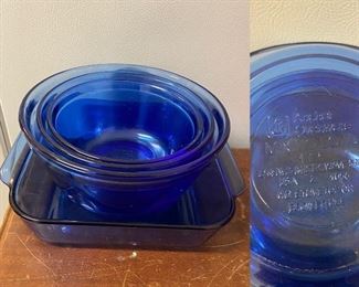 Set of 3 Blue Anchor Hocking Nesting Bowls
Blue Pyrex Baking Dish