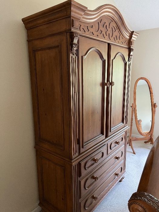 Ashley Furniture Queen Bedroom Set