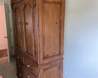 Ashley Furniture Queen Bedroom Set