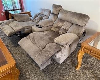Powered reclining sofa