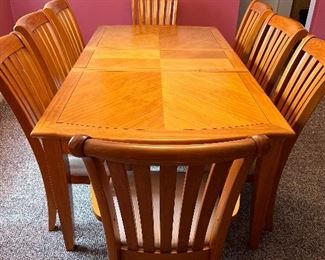 Dining table with 8 chairs 