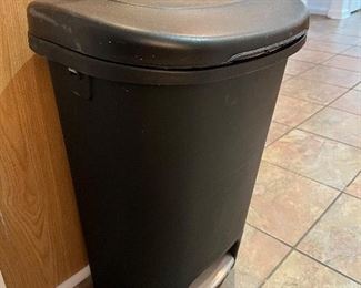 Trash can 
