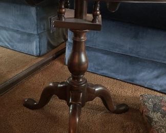 Solid Wood Pedestal Table