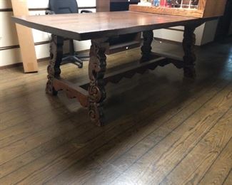 Pedestal Table seats 8 =- 79 W x 39D x 31H