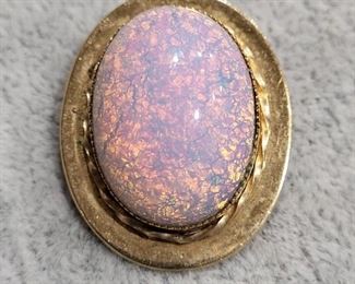 14kt pendant with giant opal