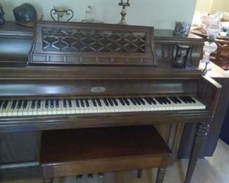 Wurltizer spinet piano. 1963-1965. Model 2680.