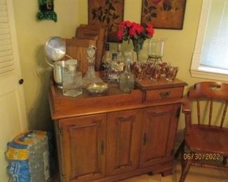 Maple Bar chest. 1 drawer. 2 Side door with storage.