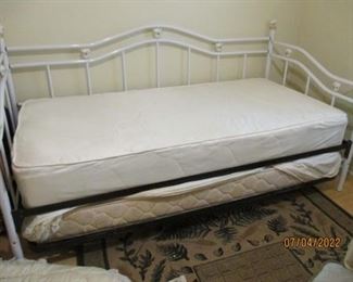 Trundle Bed w 2 mattresses