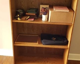 Picaro Mfg. Co. oak bookcase