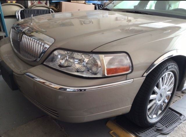 2006 LINCOLN TOWNCAR 
ORIGINAL OWNER
25K MIKES