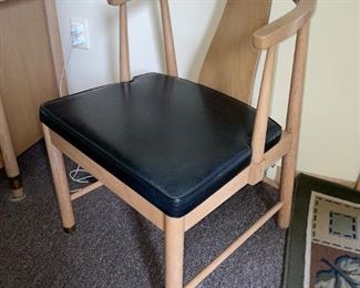 8 American of Martinsville Table and chairs