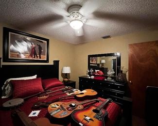 Signature by Ashley. New 4 pc set.