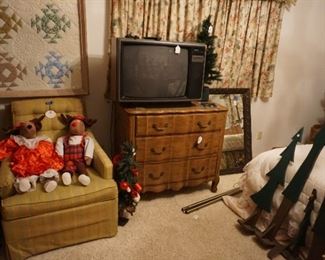 chair, chest of drawers. TV